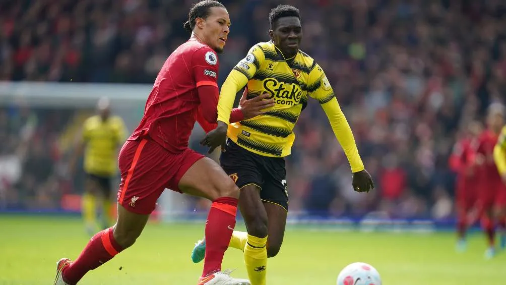 El defensa holandés quiere campeonatos en 2022