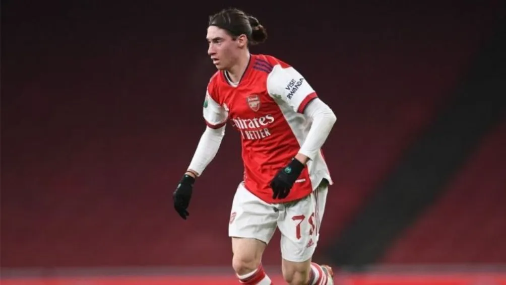 Marcelo Flores en acción con Arsenal