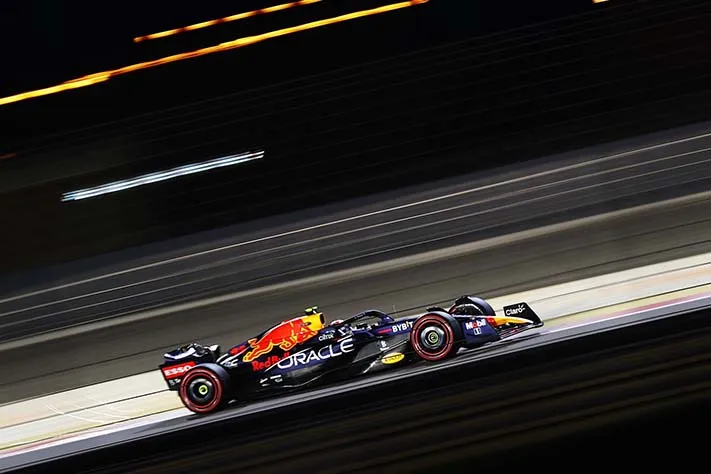 TWITTER @SChecoPerez Checo Pérez corriendo en Bahréin