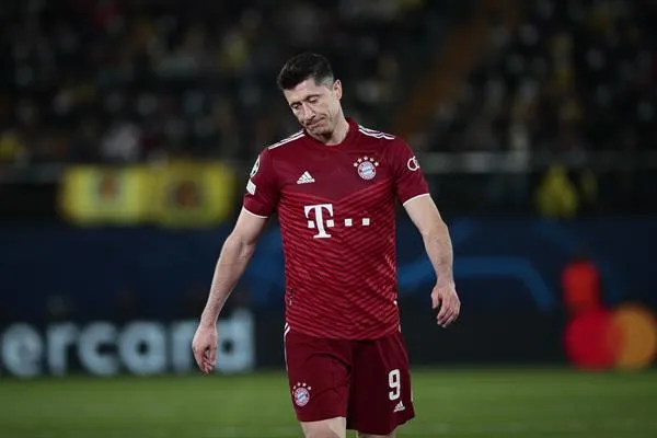 EFE Robert Lewandowski reacciona ante Villarreal en Champions