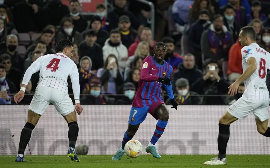 Dembele durante un partido con el Barça