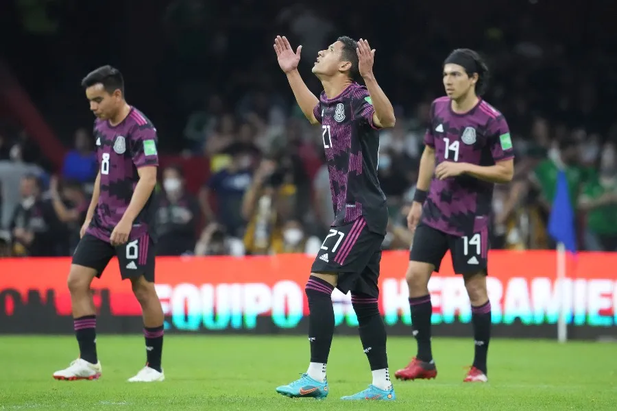 Uriel Antuna en partido con México