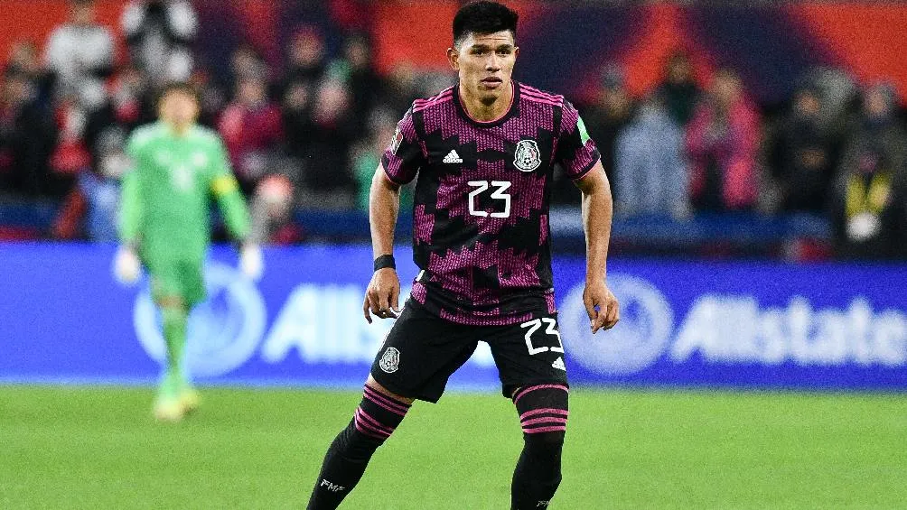 Jesús Gallardo jugando partido con la Selección Mexicana