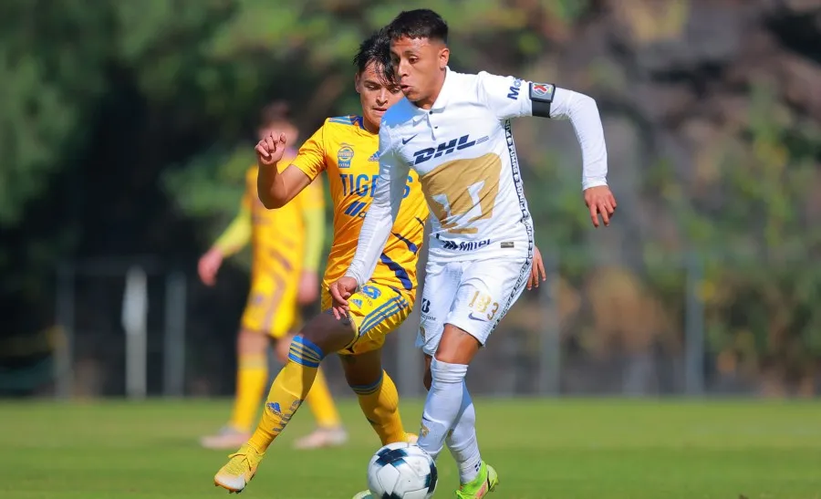 IMAGO7 Pérez en juego ante Tigres de Sub 20