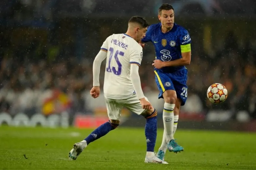 Azpilicueta durante un partido de Champions