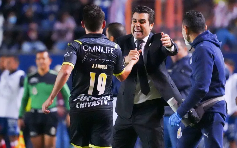 Leaño da instrucciones a Angulo