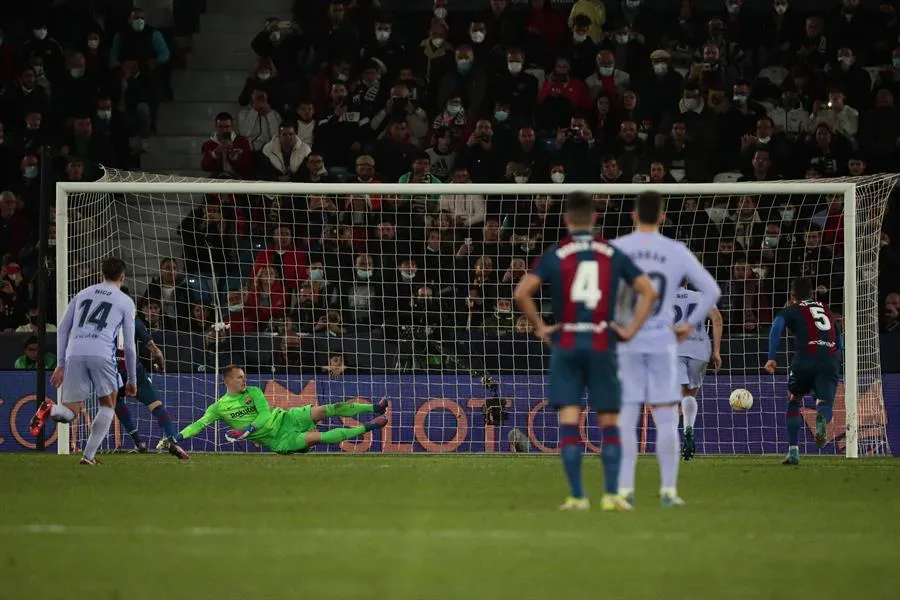 Levante marcó dos veces desde penal