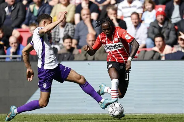 PSV en acción frente al RKC Waalwijk