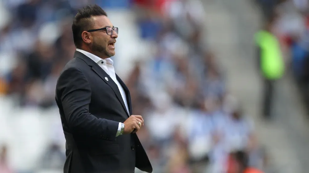 IMAGO7 Antonio Mohamed dirigiendo a los Rayados de Monterrey en Liga MX