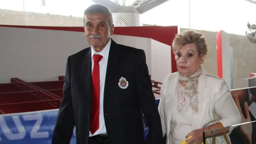 Javier Valle durante un evento de Chivas