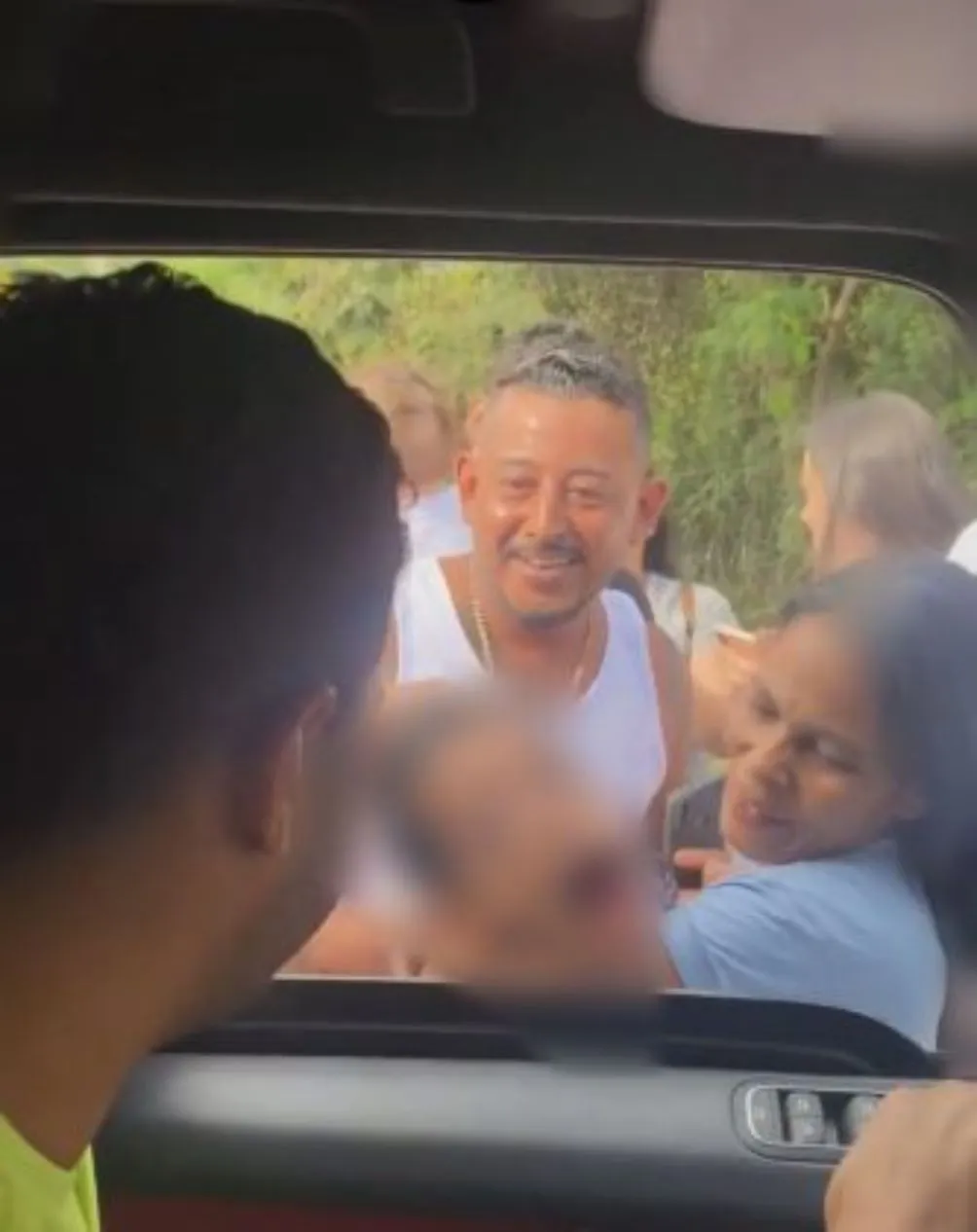 Hulk vio al niño dentro del carro