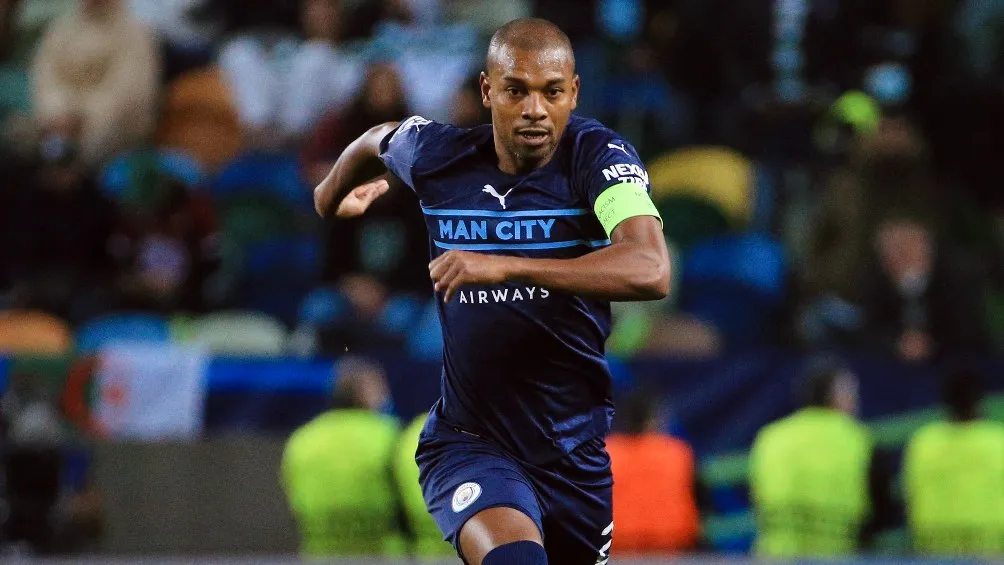 TWITTER | @FERNANDINHO Fernandinho jugando partido con el Manchester City