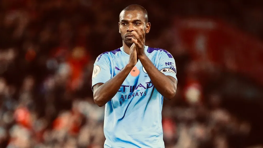 TWITTER | @FERNANDINHO Fernandinho jugando partido con el Manchester City
