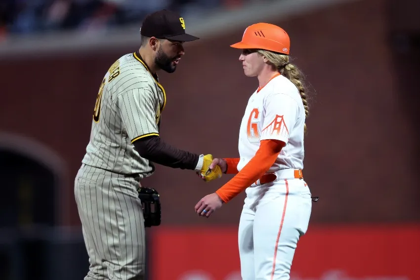 Alyssa Nakken, primera mujer coach de campo de la MLB