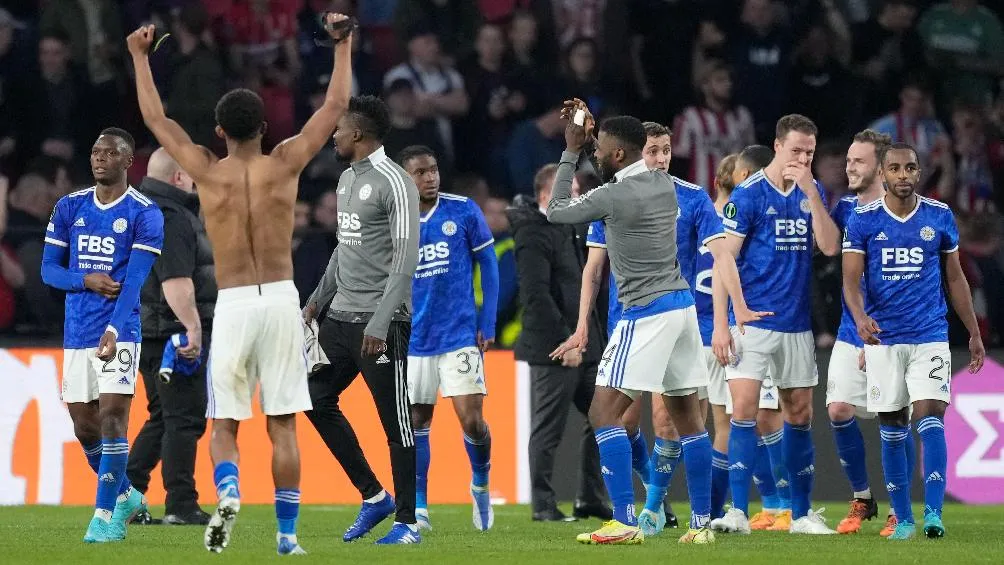 Leicester City celebrando la victoria ante el PSV Eindhoven