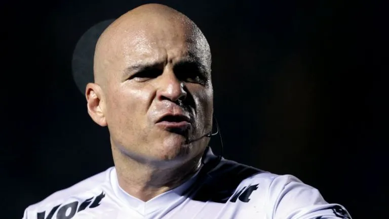 Chacón durante un juego de Liga MX