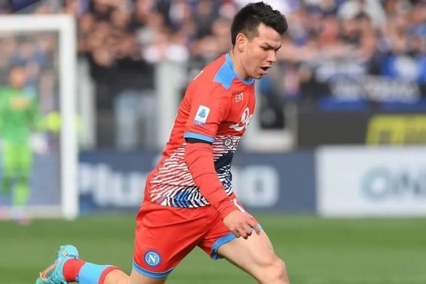 Chucky Lozano durante un partido del Napoli