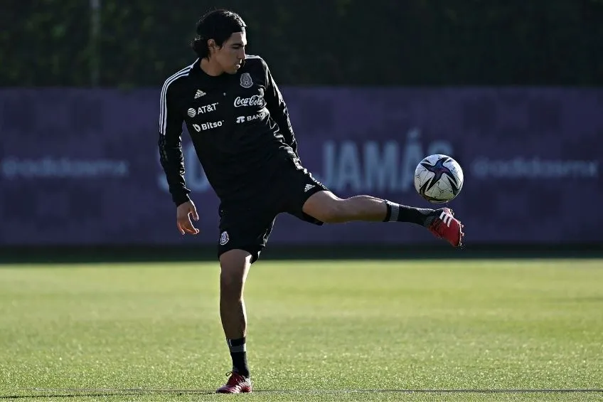 Erick Gutiérrez entrenando con México