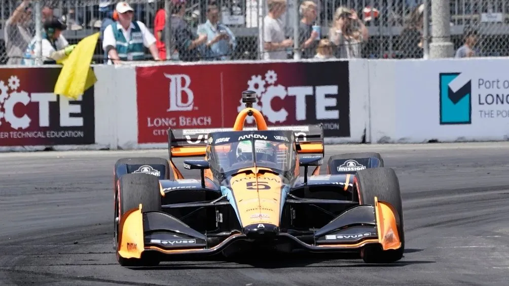 Pato O'Ward en una competencia