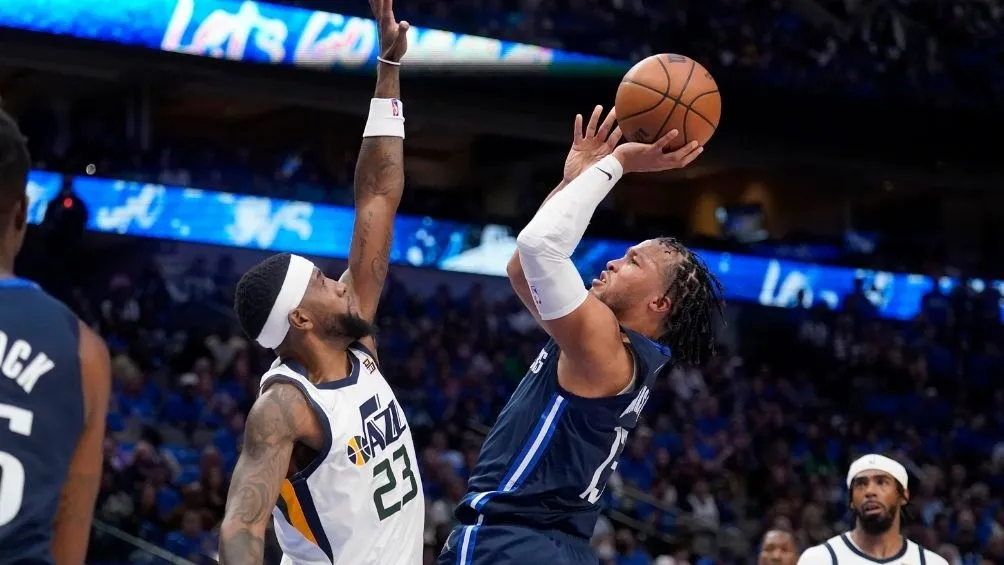 Jazz derrotó a Mavericks