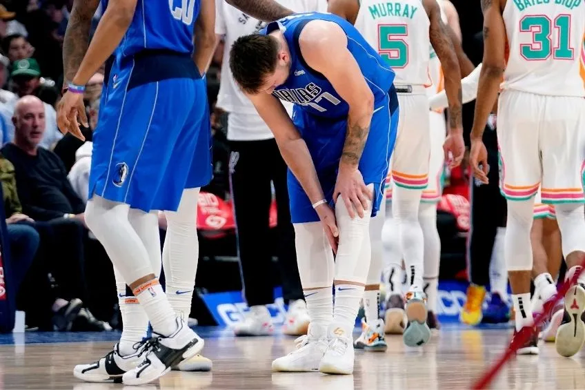 Luka Doncic al momento de lesionarse