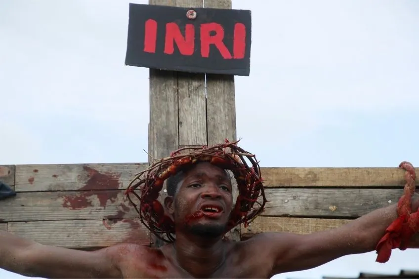 EFE Persona interpretando a Jesús en Nigeria