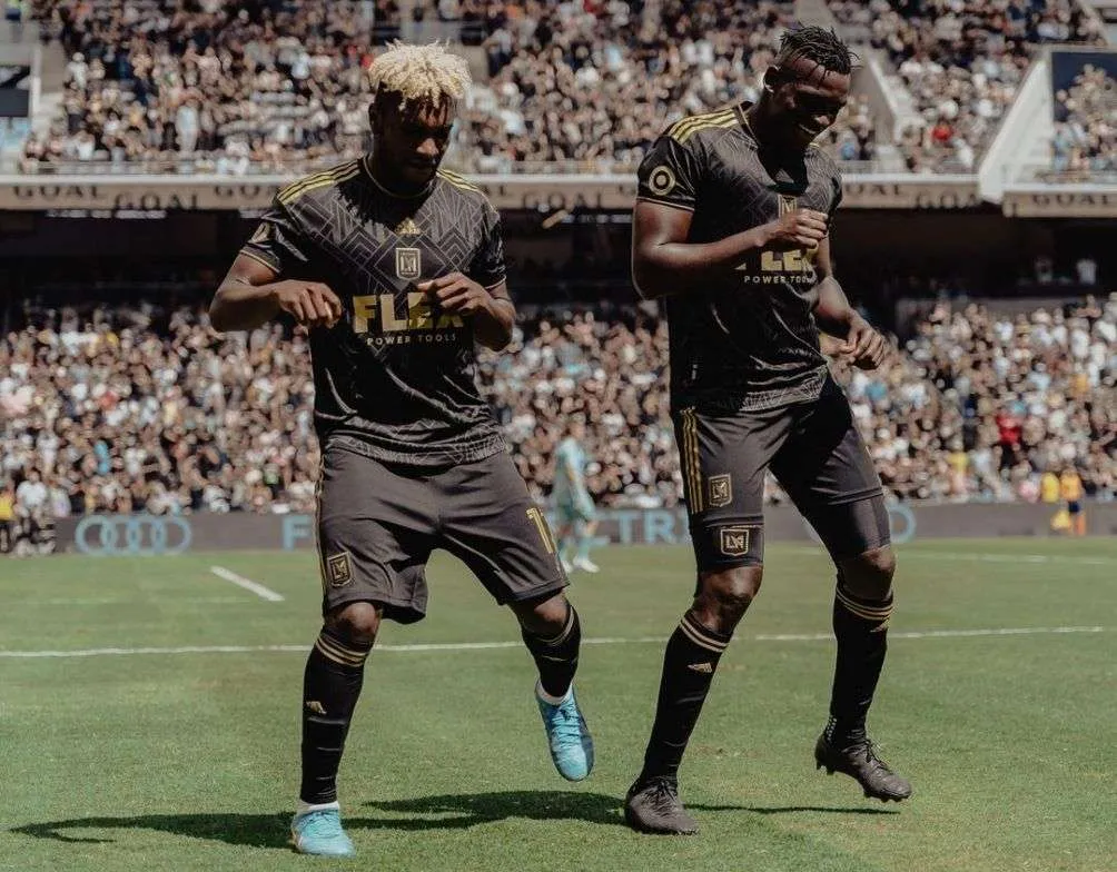 @LAFC El bailecito no se hizo esperar en casa