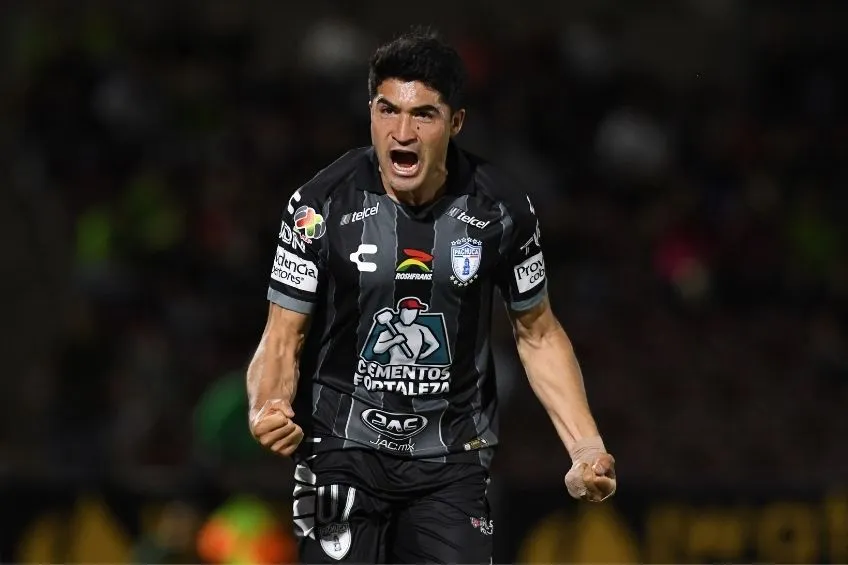 Nico Ibáñez festejando un gol