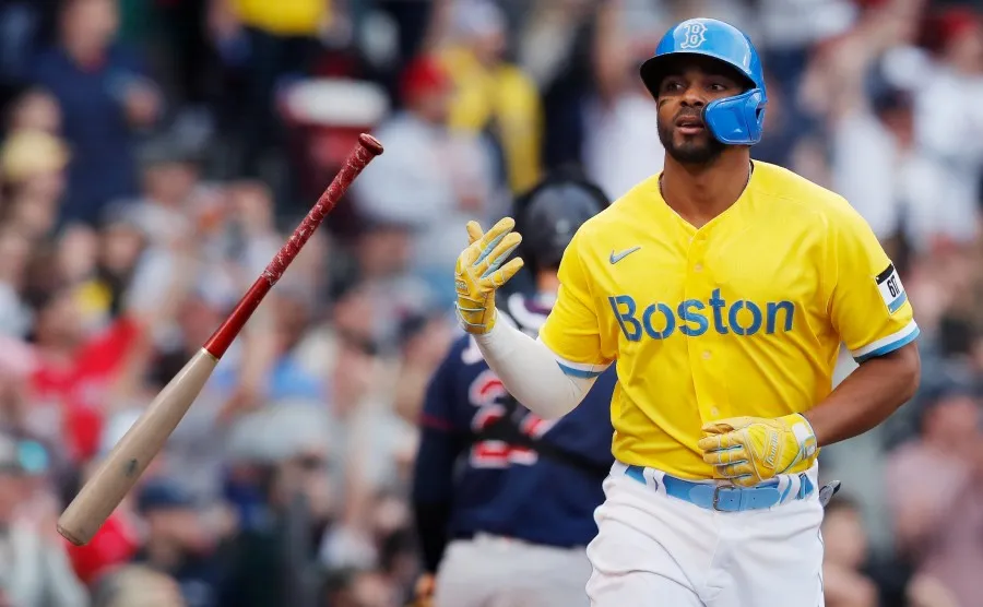 AP Xander Bogaerts tras conectar palo de vuelta entera