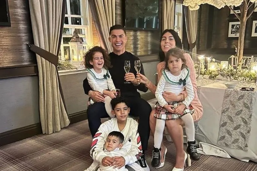 Cristiano junto a su familia