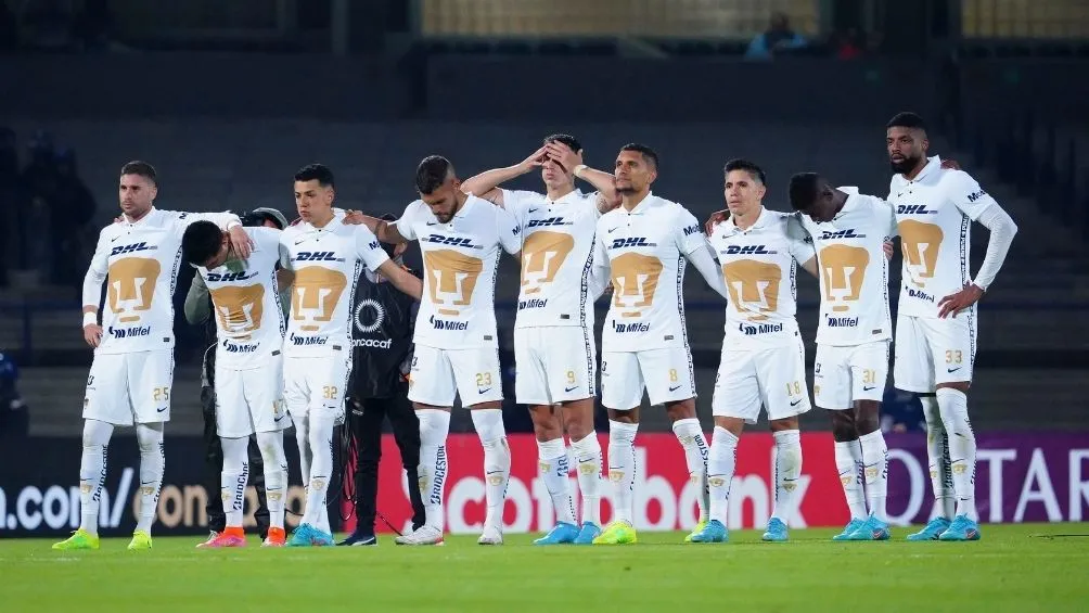 Jugadores de Pumas durante un partido