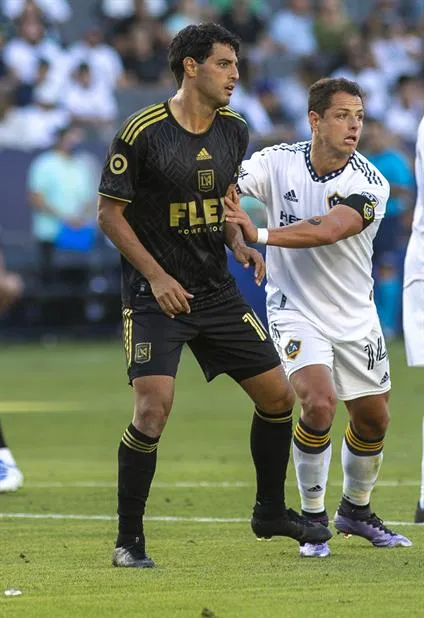Carlos Vela durante un partido con LAFC