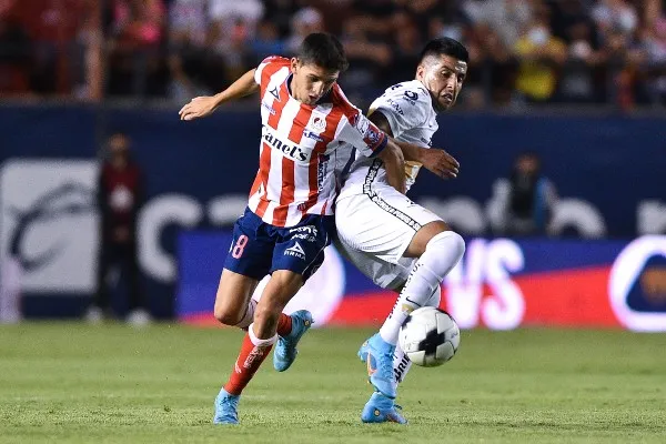 Leo López de Pumas durante juego ante San Luis
