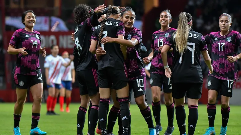 Selección Mexicana Femenil festejando anotación ante Puerto Rico