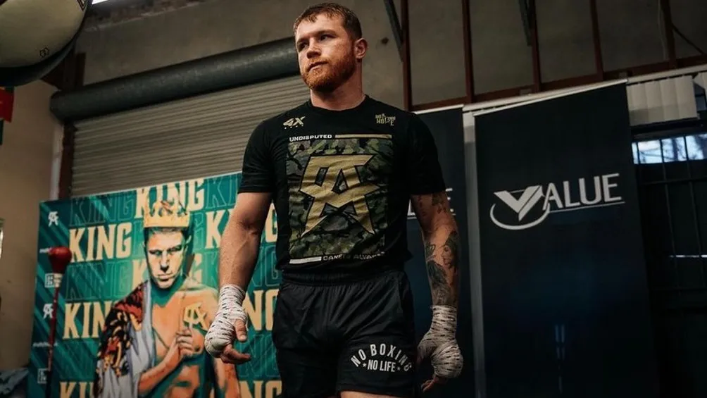 Canelo Álvarez realizando rutina de entrenamiento