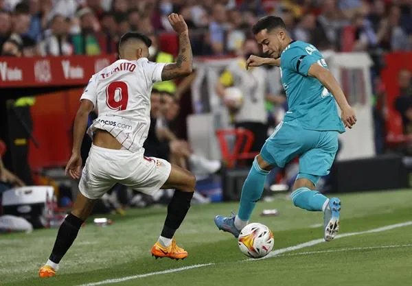 Jesús 'Tecatito' Corona en acción