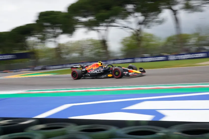 AP Sergio Pérez en las clasificatorias del GP de Imola