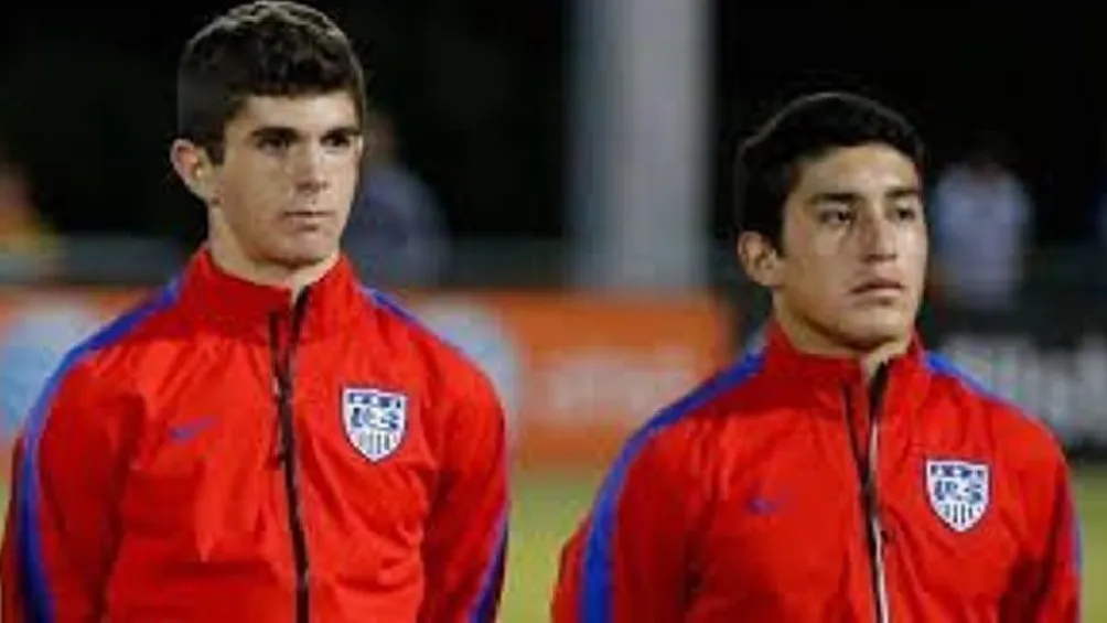 Zendejas junto a Christian Pulisic en la Selección de Estados Unidos