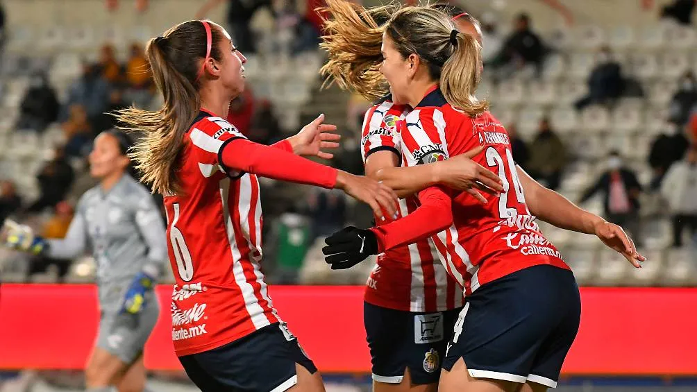 IMAGO7 Chivas buscará el triunfo histórico contra el archirrival