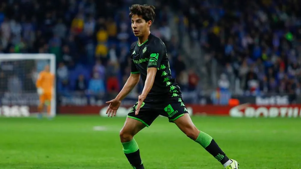 Diego Lainez busca un trofeo con el Betis