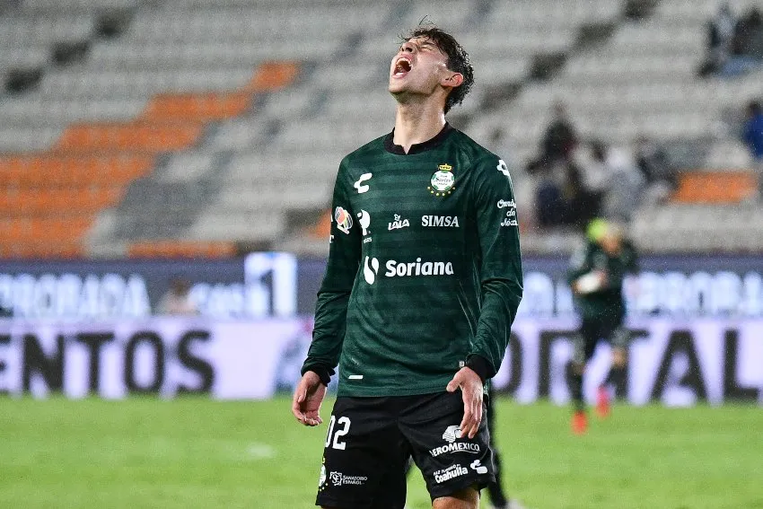 Jordan Carrillo en un partido de Santos Laguna