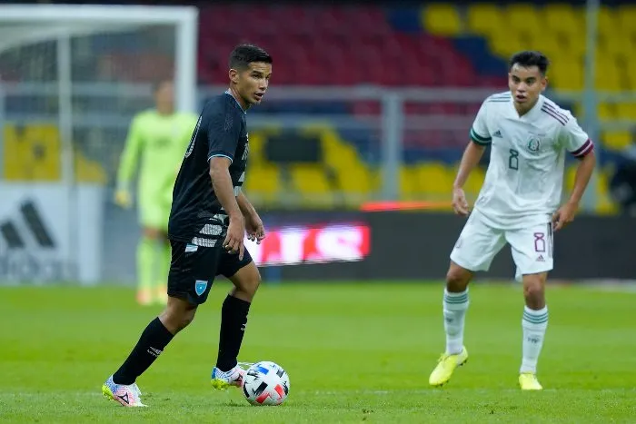 Chucho López en acción con Guatemala