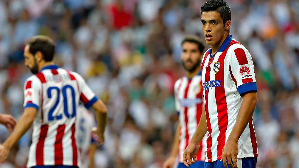 Raúl Jiménez, con la playera del Atlético de Madrid