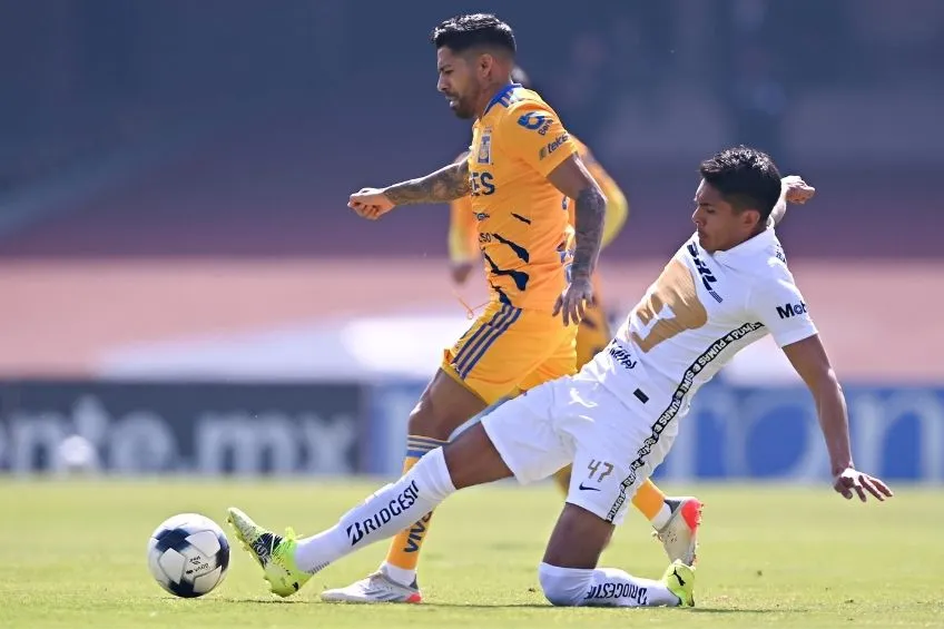 Ricardo Galindo en un partido de Pumas