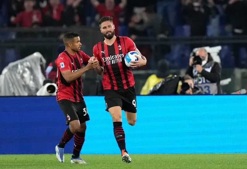 Oliver Giroud en festejo con Milan