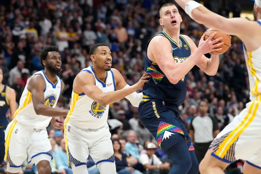 Nikola Jokic evitó la 'cepillada' de Denver de los Playoffs