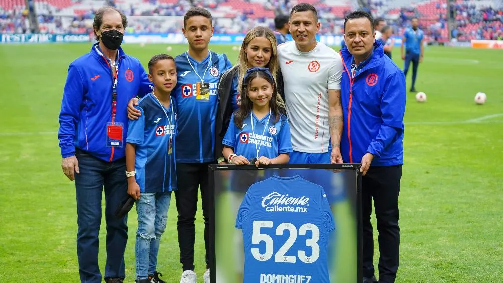 Julio César recibió su reconocimiento previo al juego