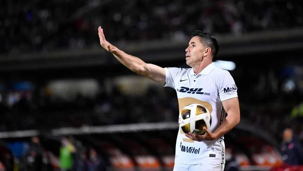 Velarde en un partido con Pumas