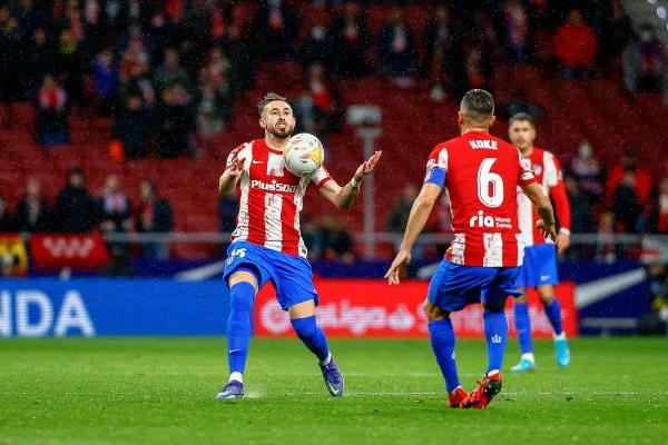 Héctor Herrera en acción con Atlético de Madrid