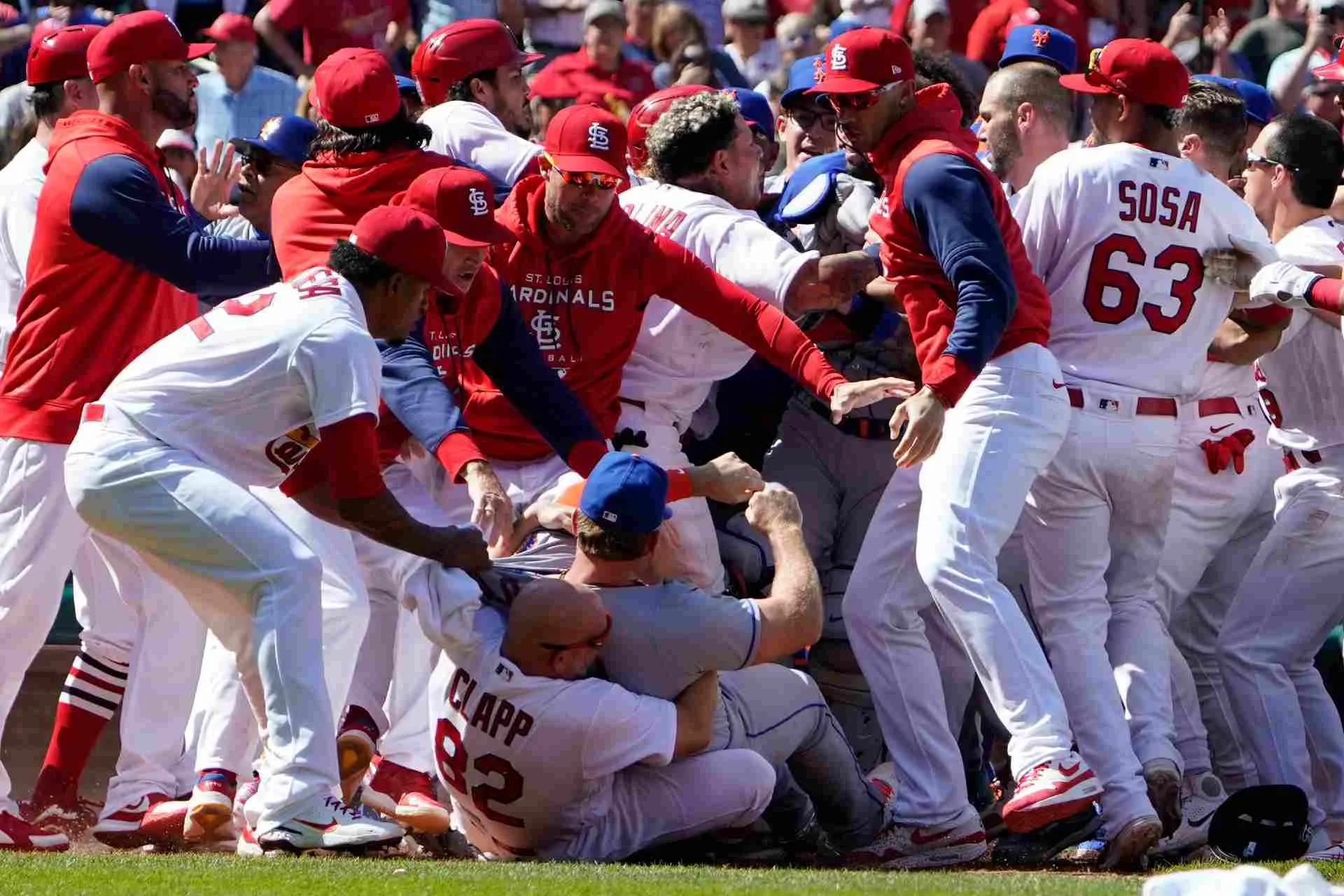 AP Cardinals y Mets protagonizaron altercado en el Busch Stadium